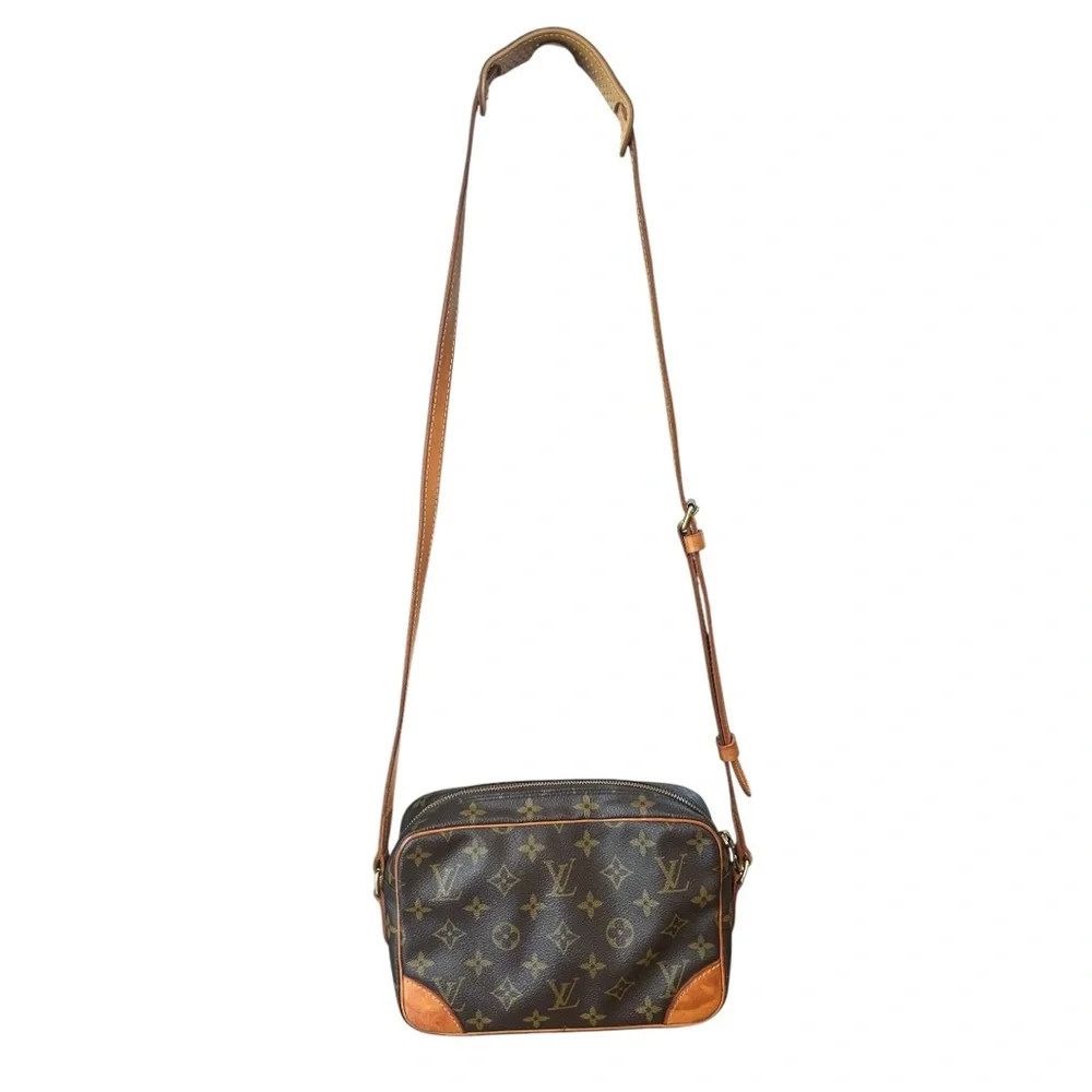 Louis Vuitton Monogram Trocadéro 23 Crossbody Bag - Picture 3 of 14